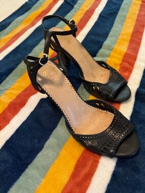 Restricted Peep-toe Ankle Strap Pumps